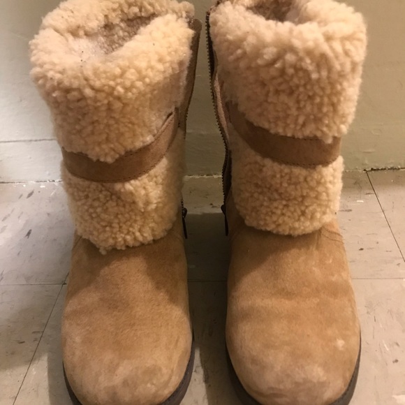 Uggs - Picture 2 of 2